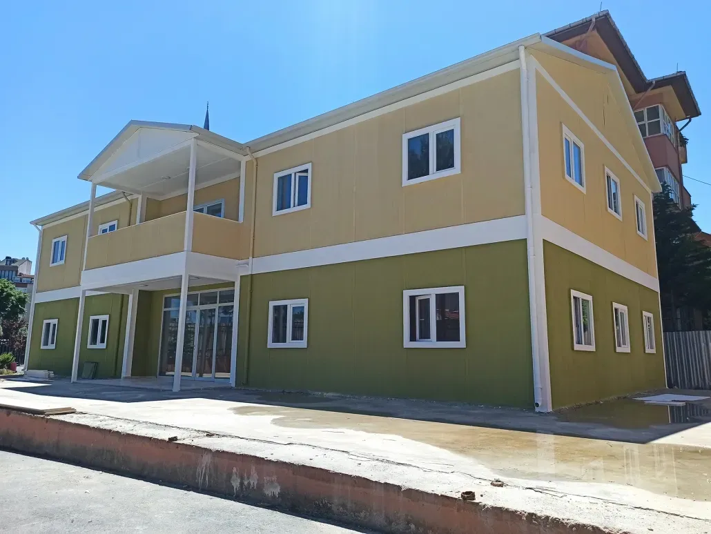 Discover container office vs prefabricated office advantages with Pramo modern workspace designs.